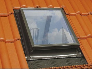 FAKRO WGI Φεγγίτης 46x90cm Διπλής Υάλωσης 4Η-9-4Η με σκληρυμένους (Toughened Glass) τους δύο υαλοπίνακες και αμορτισέρ συγκράτησης στην όρθια θέση  